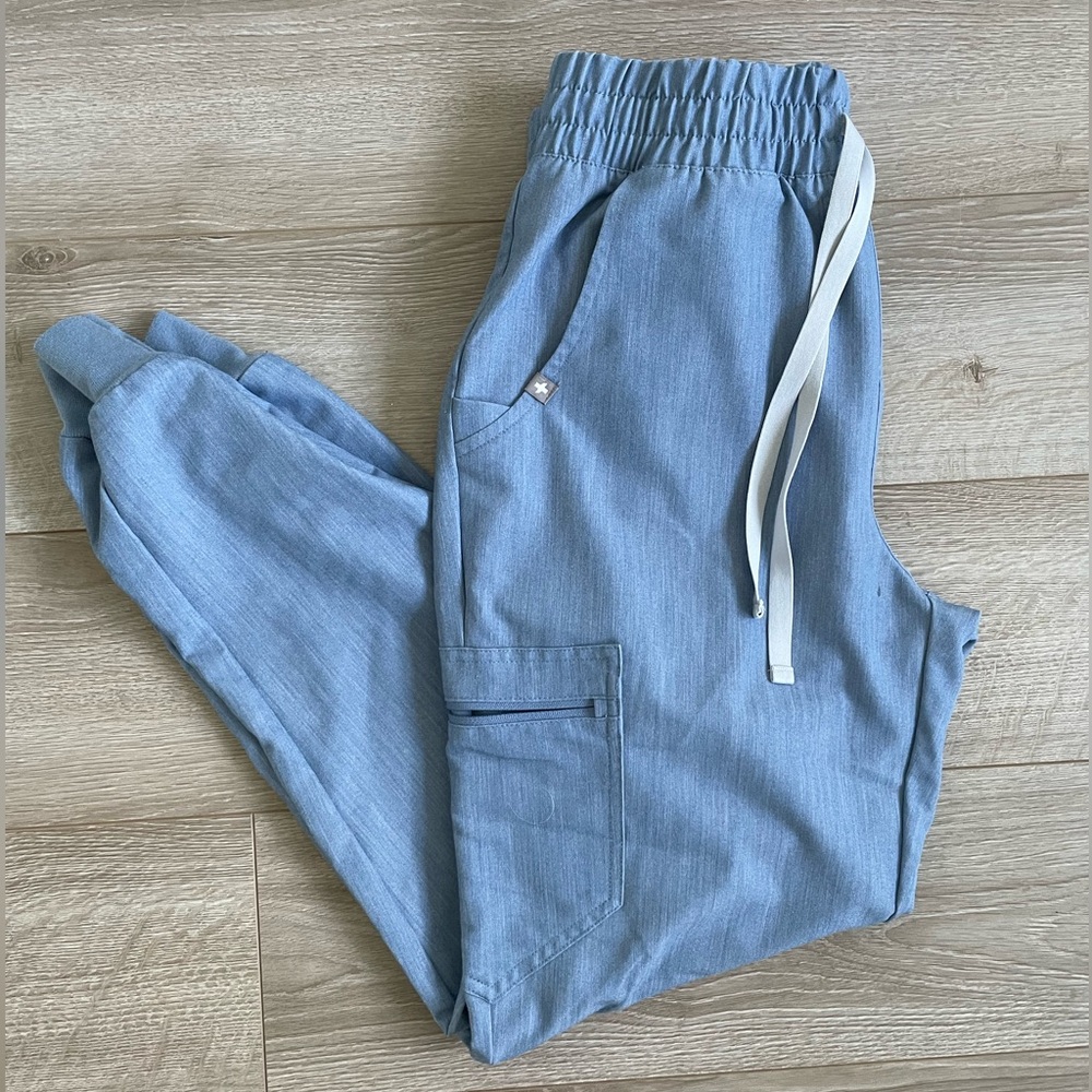 Figs Zamora Jogger Scrub Pants in Heather Indigo, Small